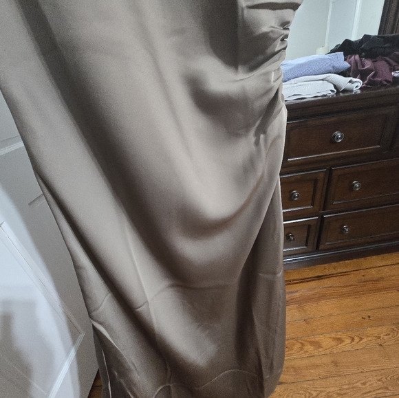 Dress - Picture 4 of 5